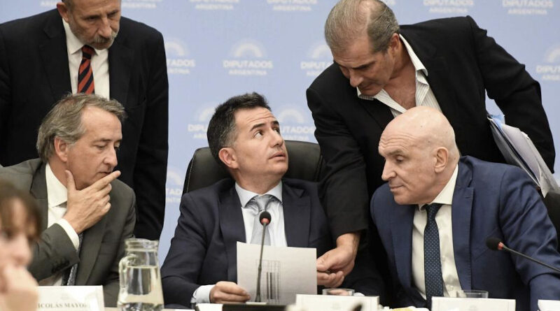 Gobierno oposición dictamen comisiones