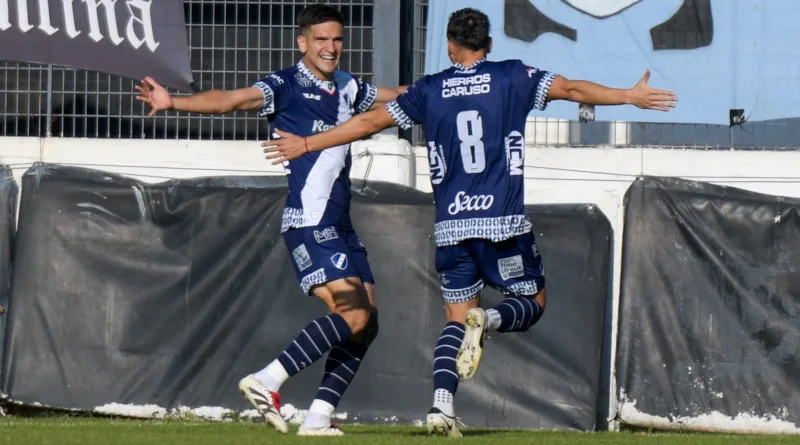 Alvarado festeja gol vs All Boys 2025