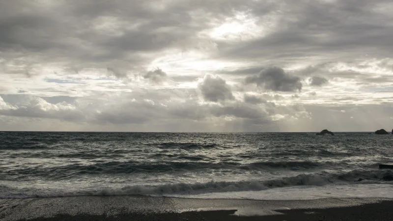 Playa nublado