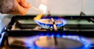 cocina a gas encendida