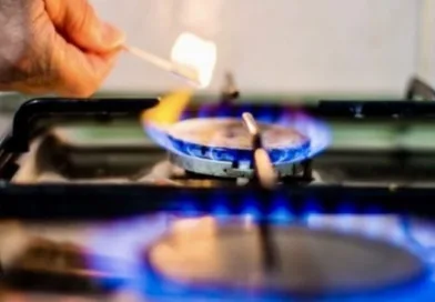 cocina a gas encendida
