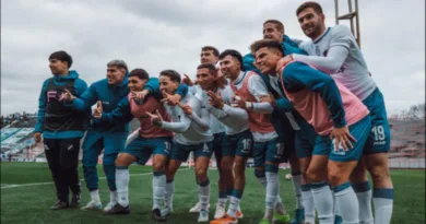 En Mar del Plata, Alvarado no perdona: Ganó 3 a 2 sobre la hora, quedó como puntero único a 2 de Olimpo y hace ilusionar a su gente. Victoria de Alvarado vs Atenas